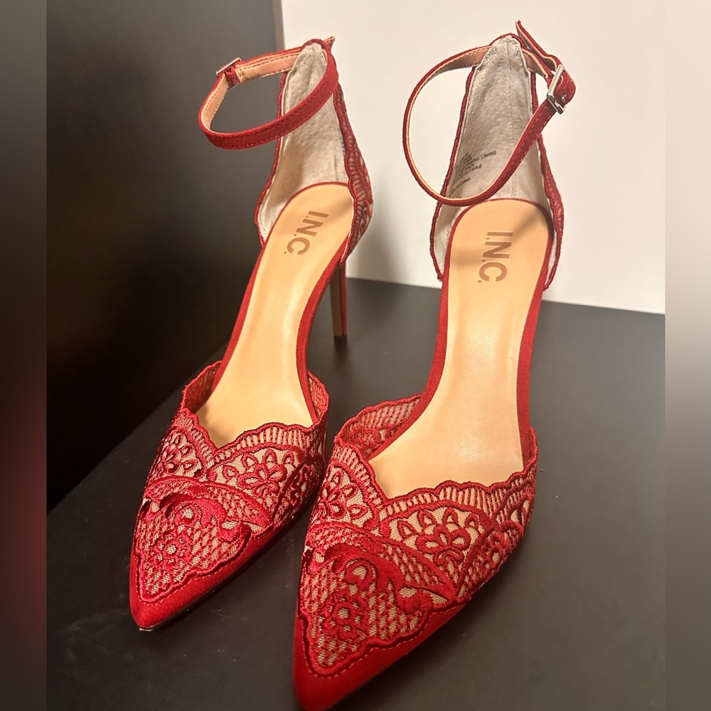 I.N.C Two Piece Pointed-Toe Red Lace Dress Pumps, size 8.5